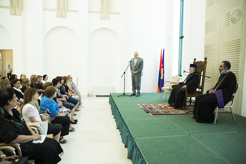 Catholicos of All Armenians Meets With Armenian Teachers from Diaspora