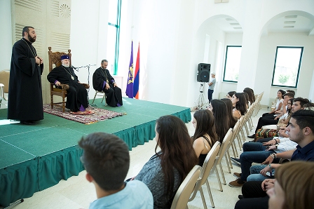 Catholicos of All Armenians Received Youth from the Armenian Diocese of Argentina